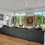Four-bedroom With A Hot Tub 08