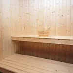 Four-bedroom With A Hot Tub 08 Dom wakacyjny *