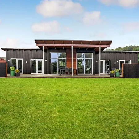 Four-bedroom Haderslev With A Hot Tub 08 Feriehus *