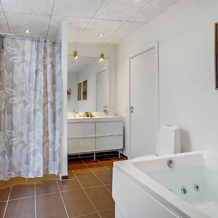 Semesterbostad Four-bedroom Haderslev With A Hot Tub 08