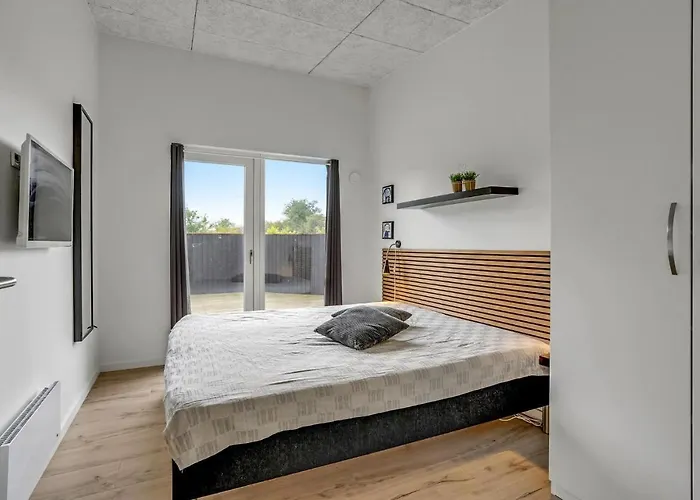 Four-bedroom With A Hot Tub 08 Vakantiehuis