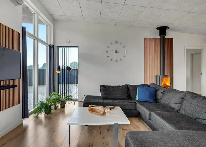 Four-bedroom With A Hot Tub 08 Haderslev